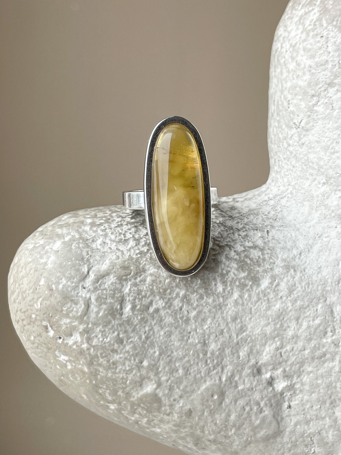 Natural amber ring - Oxidized sterling silver - Thin ring collection - Size 6