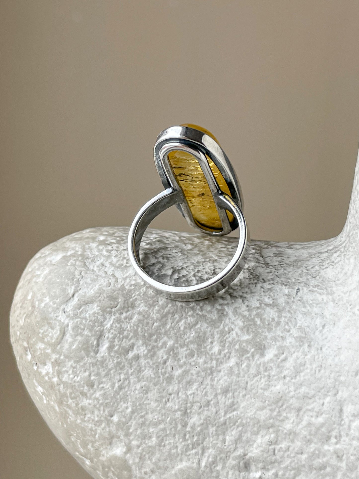 Natural amber ring - Oxidized sterling silver - Thin ring collection - Size 6