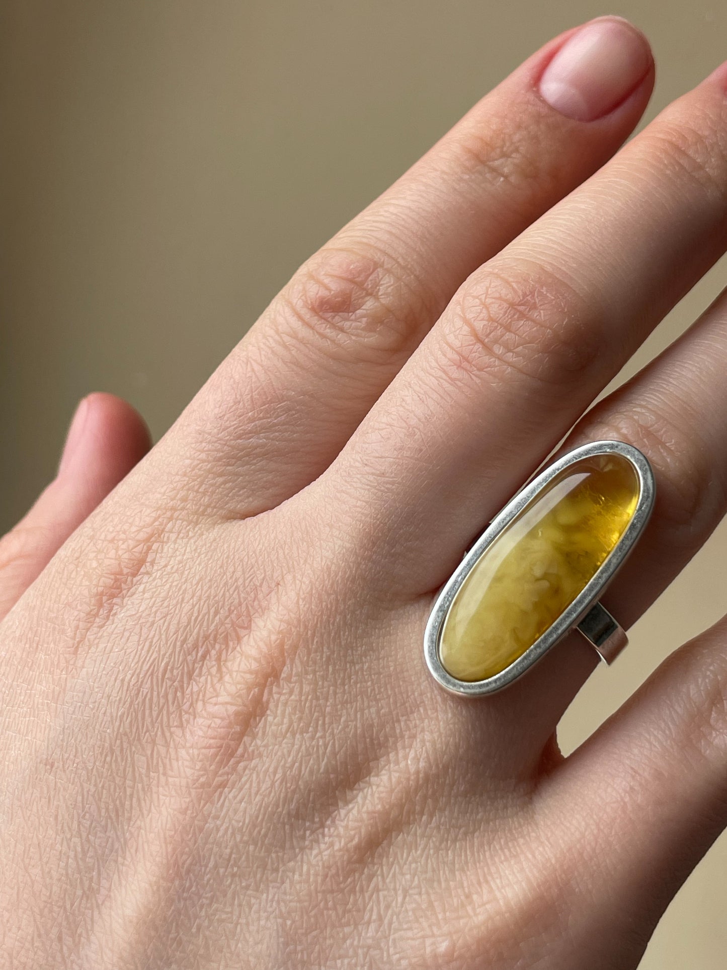 Natural amber ring - Oxidized sterling silver - Thin ring collection - Size 6