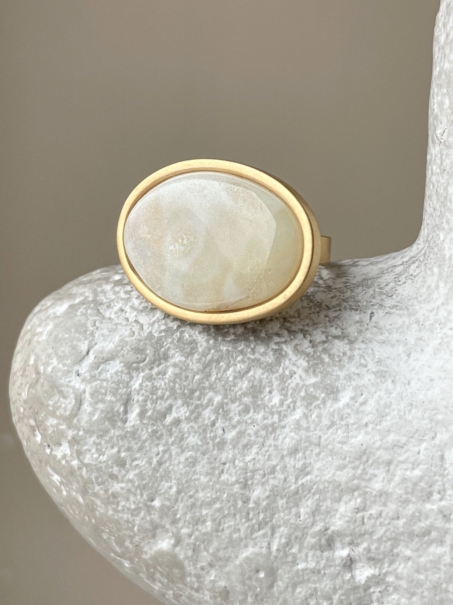 White amber ring - Gold-plated silver - Thin ring collection - Size 5 1/2