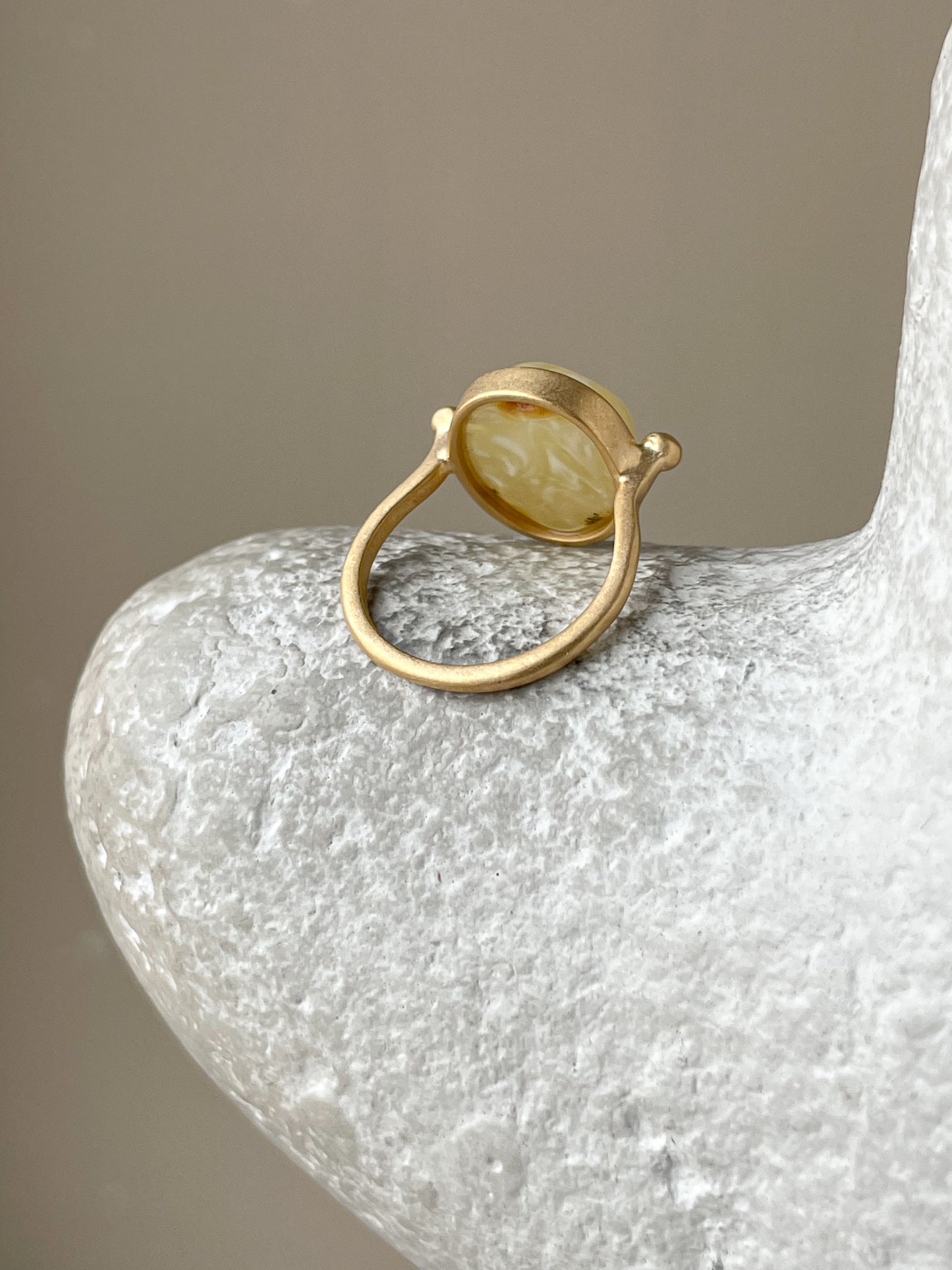 Butterscotch amber ring - Gold plated silver - Vintage style collection - Size 5 1/2