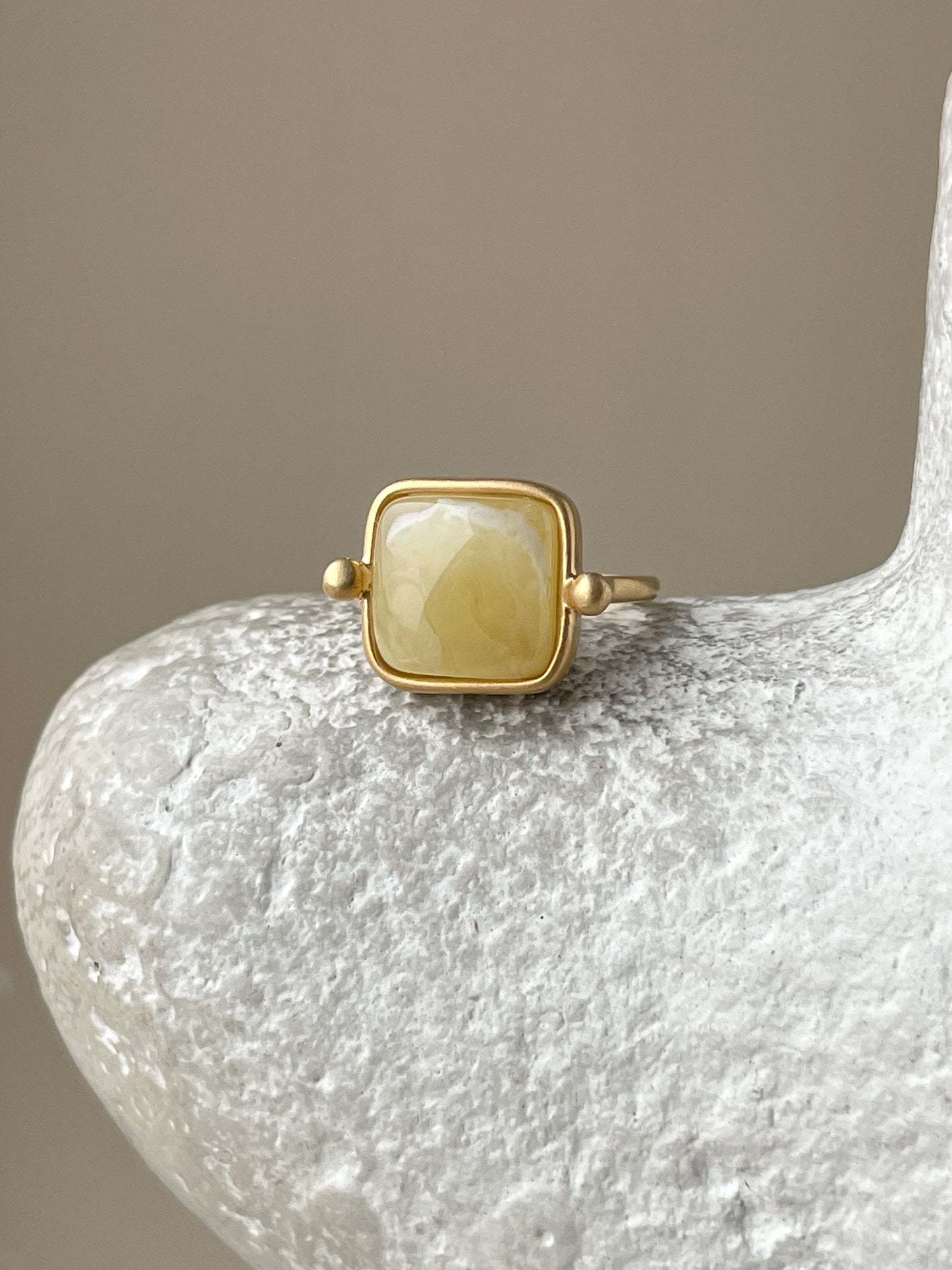 Butterscotch amber ring - Gold plated silver - Vintage style collection - Size 5 1/2