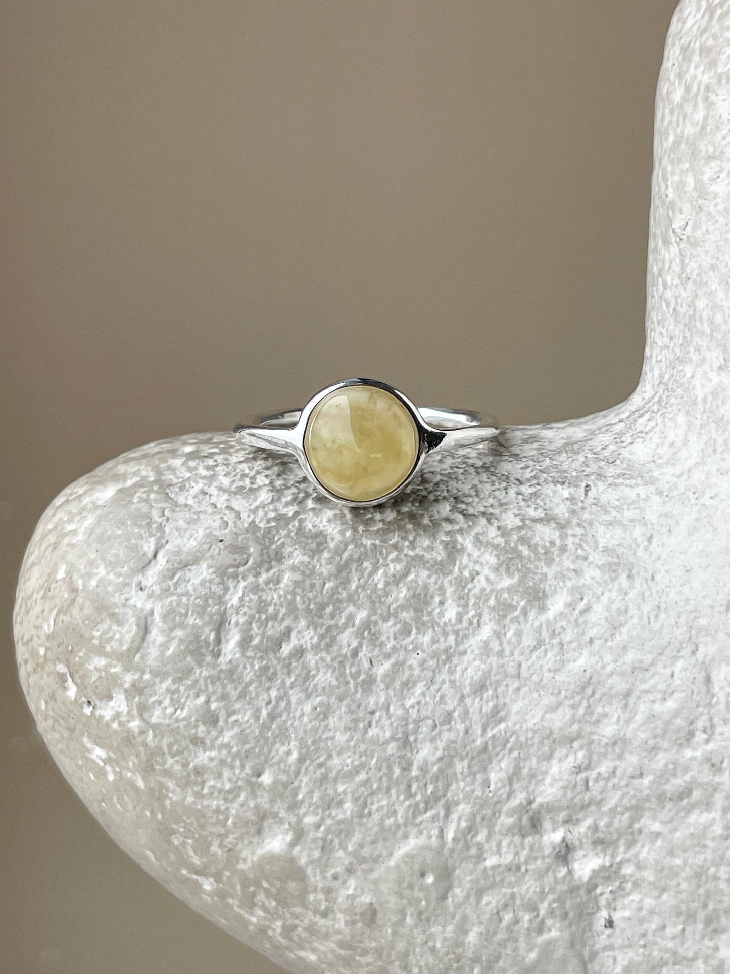 Lemon amber ring - Sterling silver - Thin style collection - Size 8 1/2