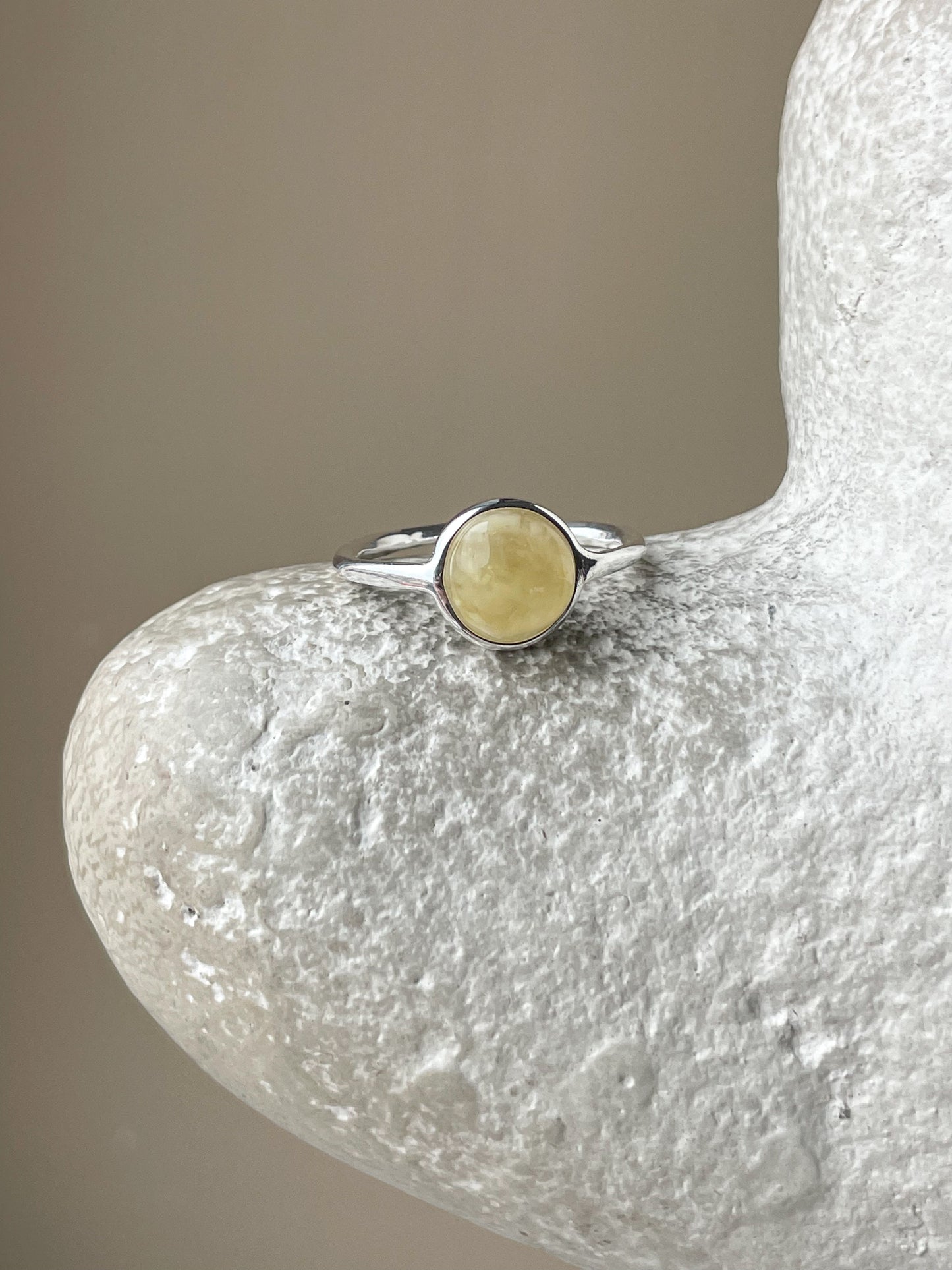 Lemon amber ring - Sterling silver - Thin style collection - Size 8 1/2