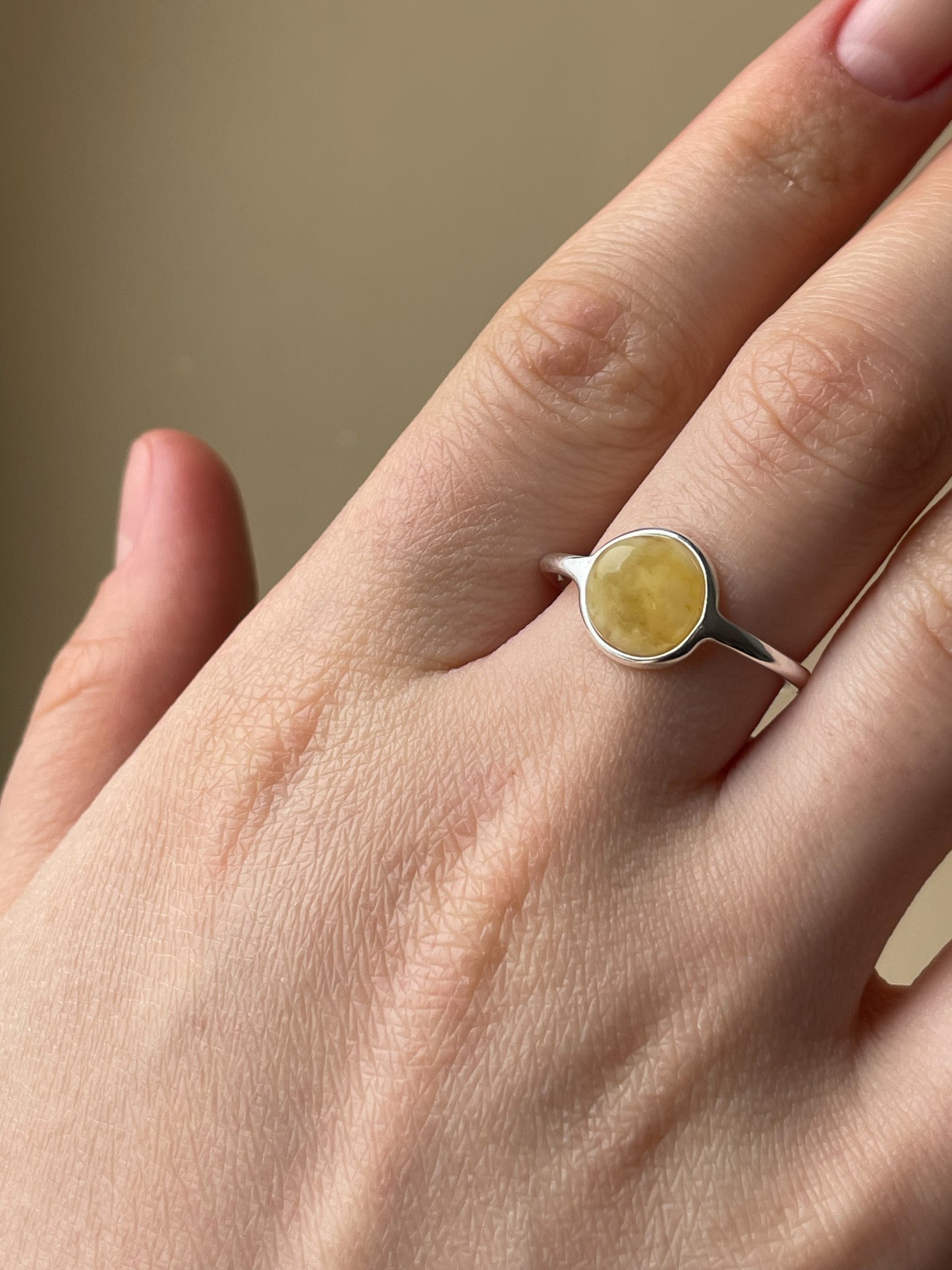 Lemon amber ring - Sterling silver - Thin style collection - Size 8 1/2