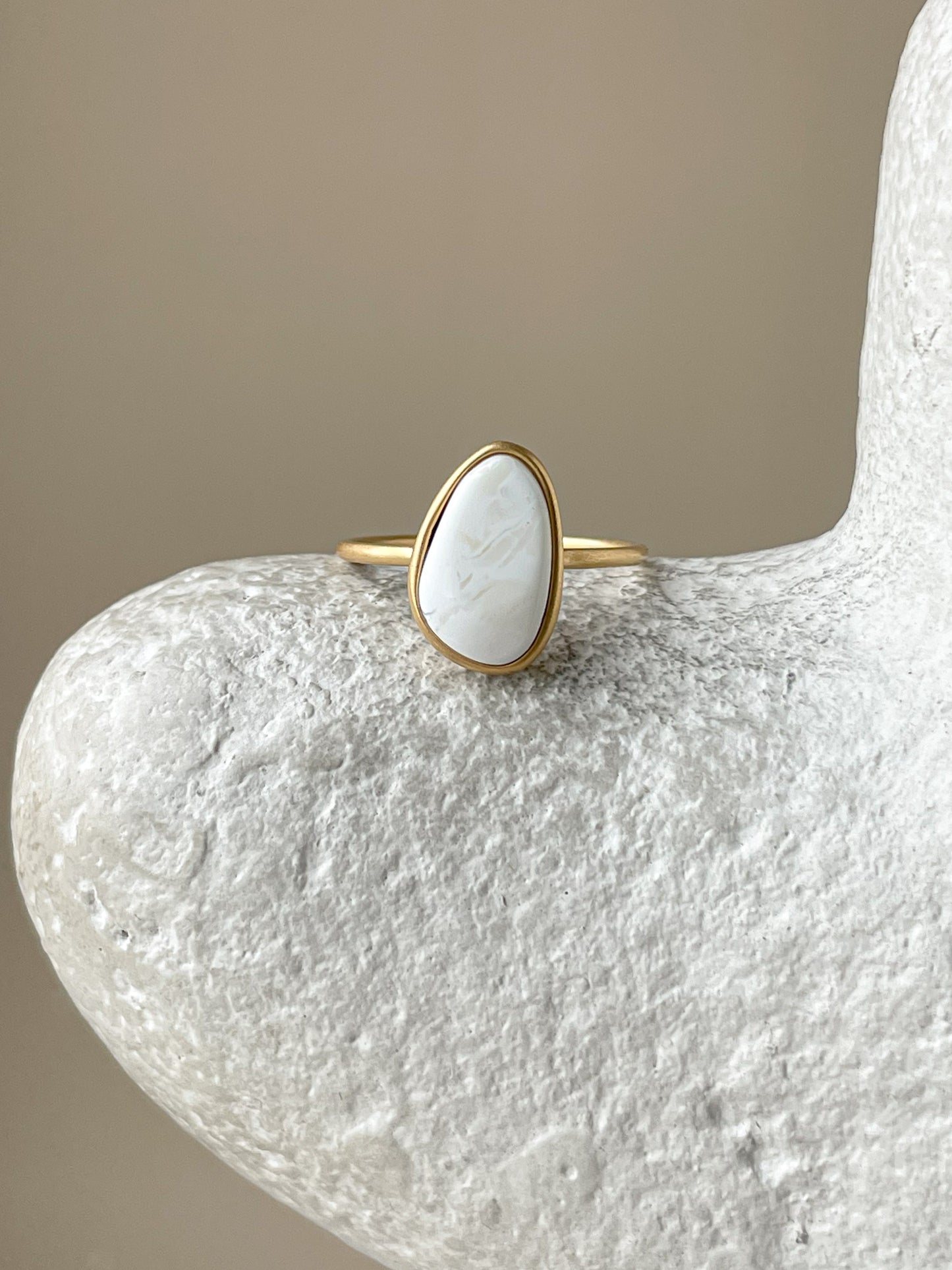 White amber ring - Gold plated silver - Thin ring collection