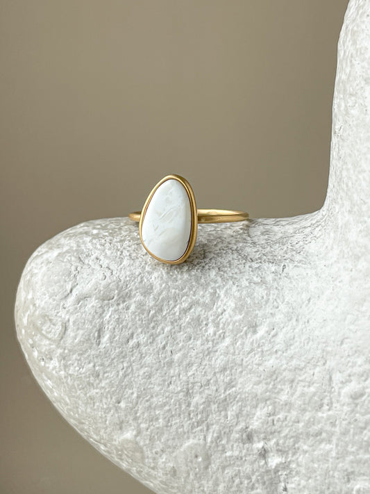 White amber ring - Gold plated silver - Thin ring collection