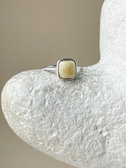 Butterscotch amber ring - Sterling silver - Thin ring collection  - Size 9 1/4