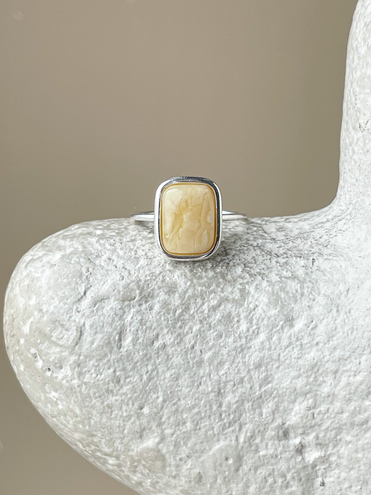 Butterscotch amber ring - Sterling silver - Thin ring collection - Size 6 1/2