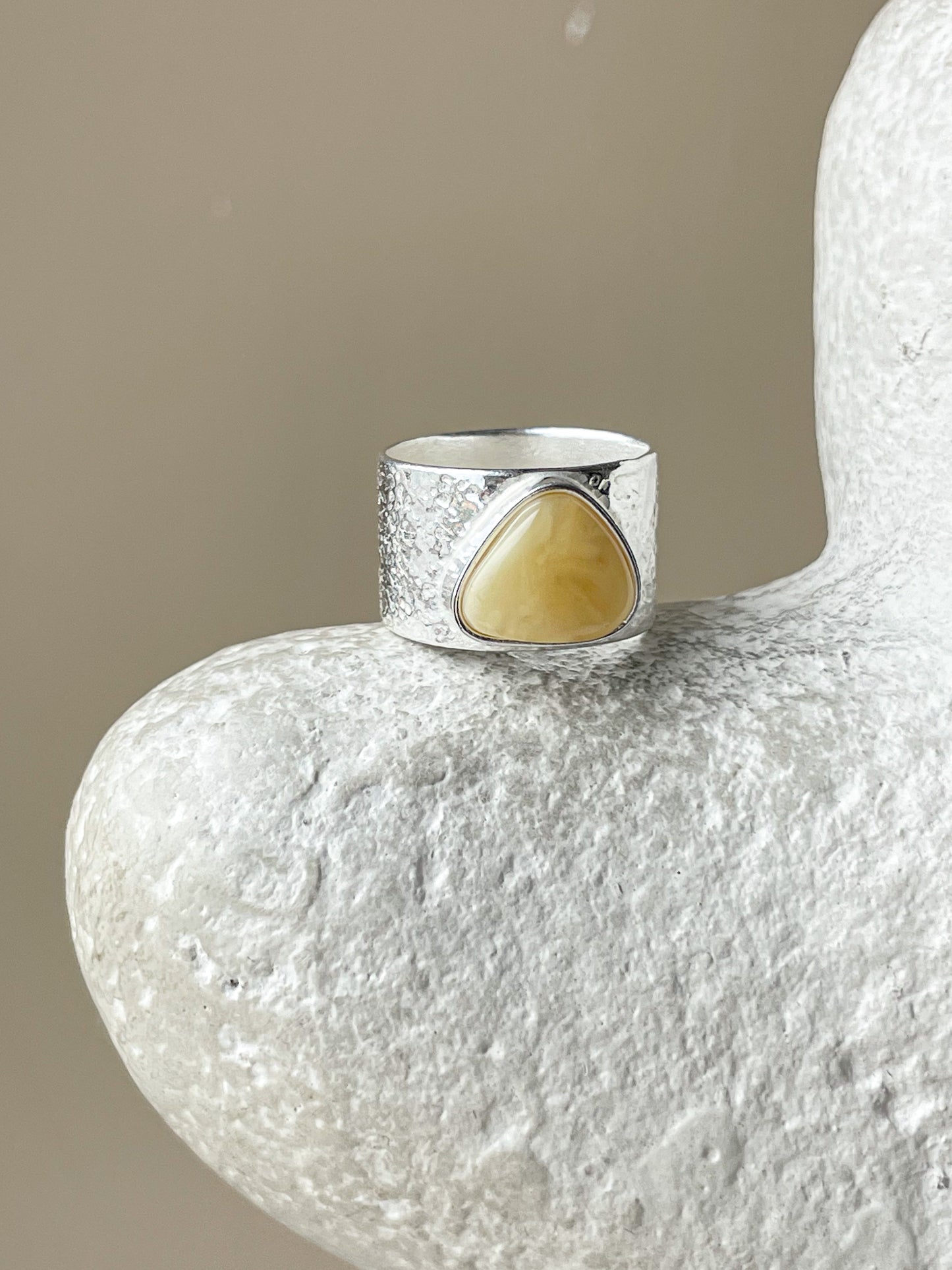 Butterscotch amber ring - Sterling silver - Statement ring collection - Size 6 1/2
