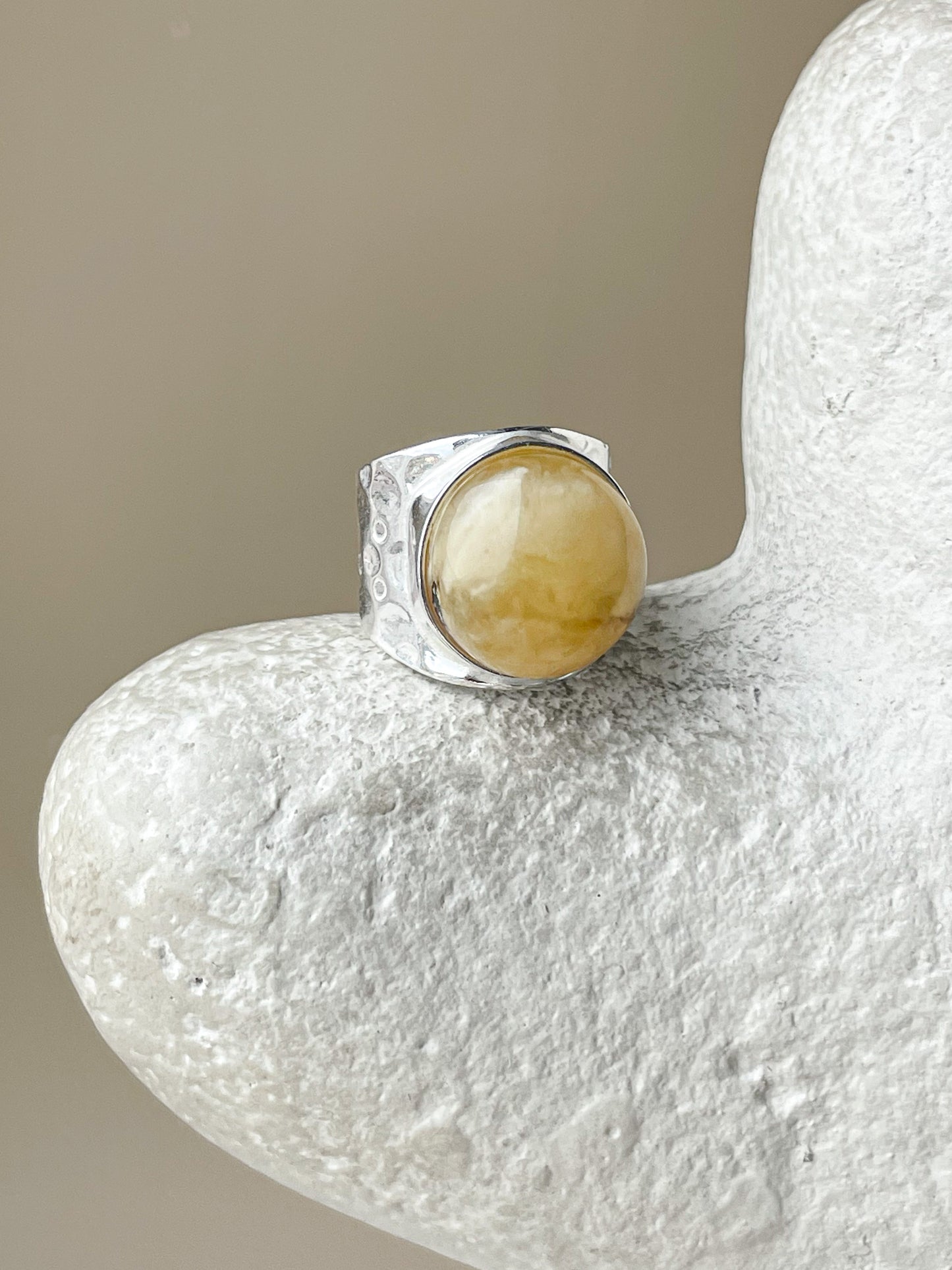 Butterscotch amber ring - Sterling silver - Chunky ring collection - Size 7 1/4