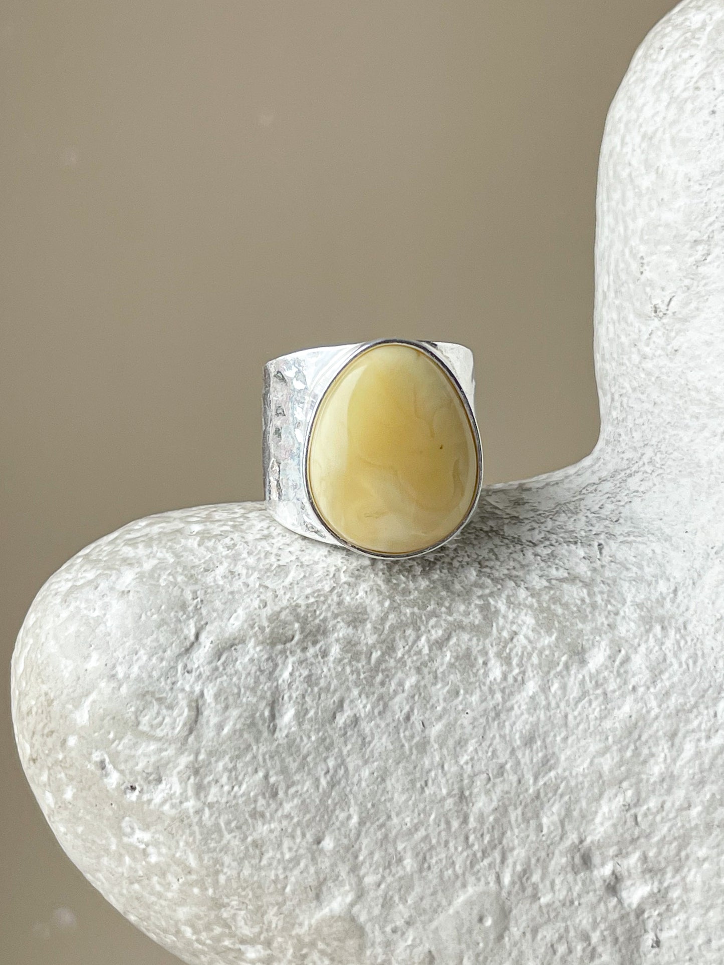 Butterscotch amber ring - Sterling silver - Chunky ring collection - Size 6 1/4