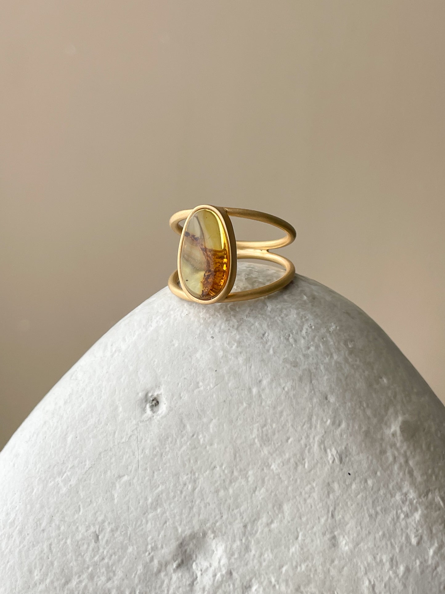 Honey amber ring - Gold plated silver - Thin style collection - Size 6 1/2