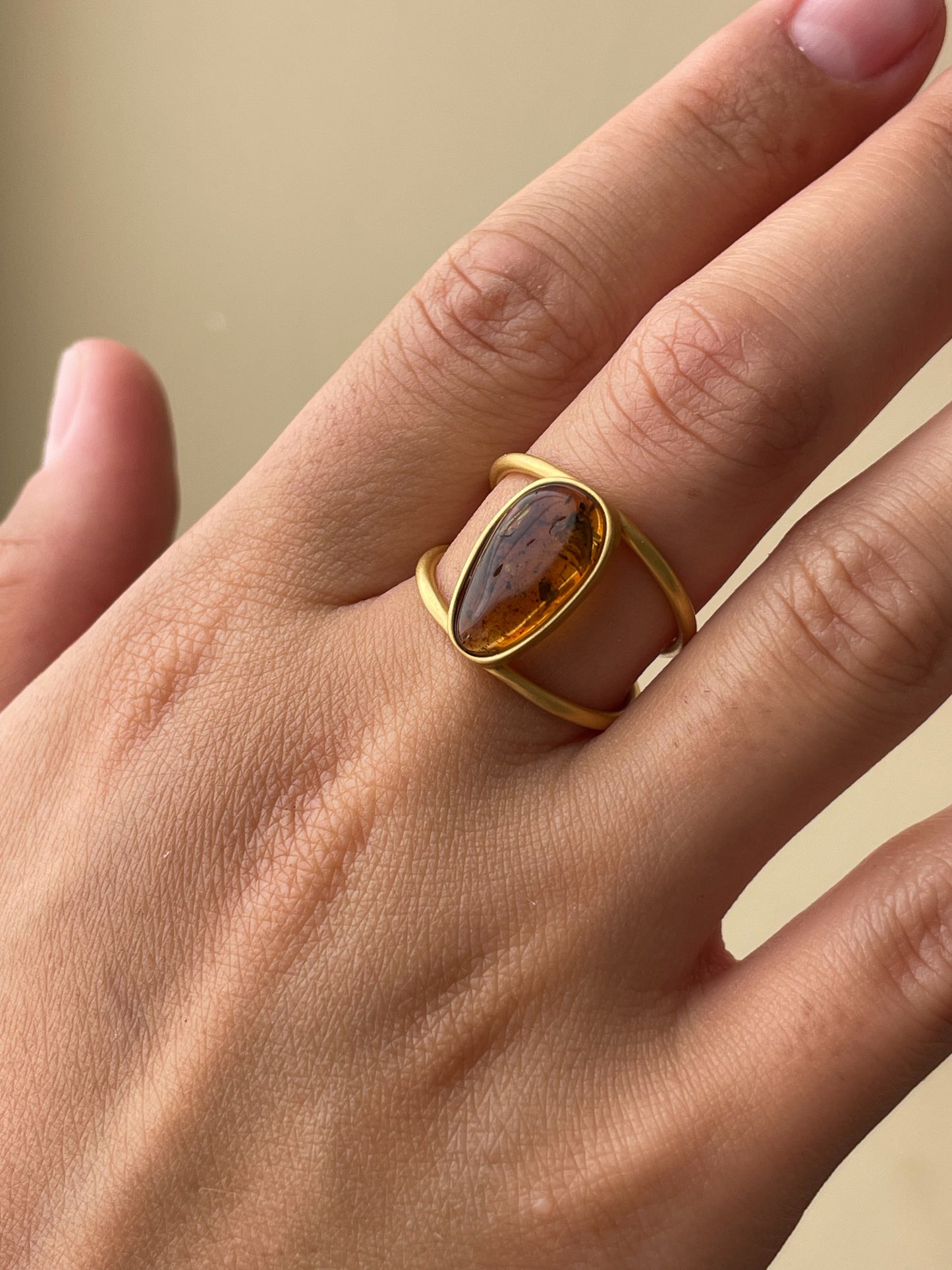 Honey amber ring - Gold plated silver - Thin style collection - Size 7