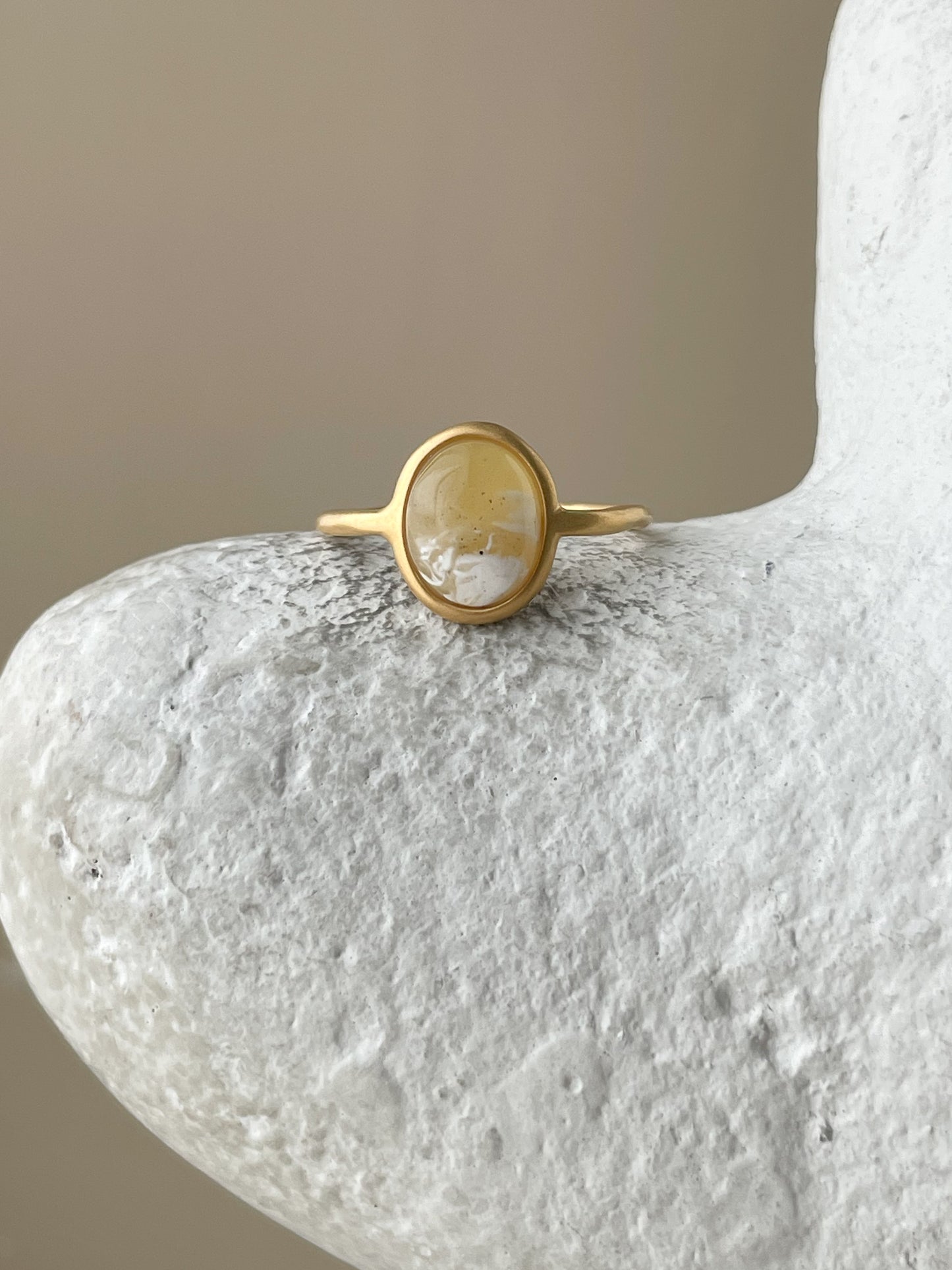 Butterscotch amber ring - Gold plated silver - Thin style collection - Size