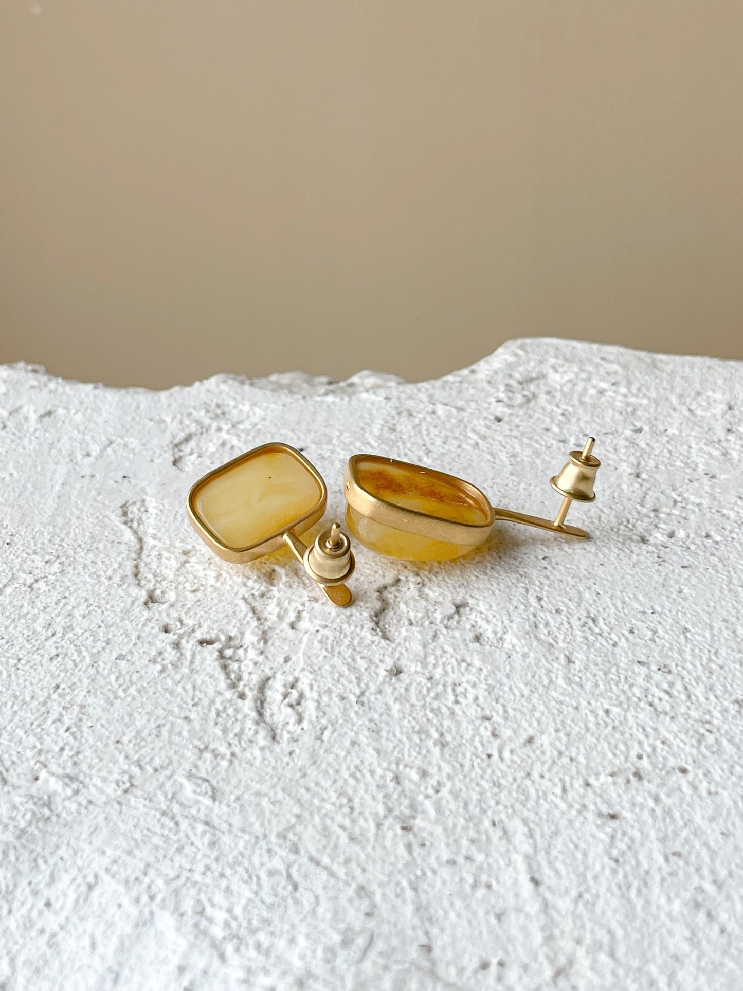 Honey amber stud earrings - Gold plated silver - Mismatched earrings collection