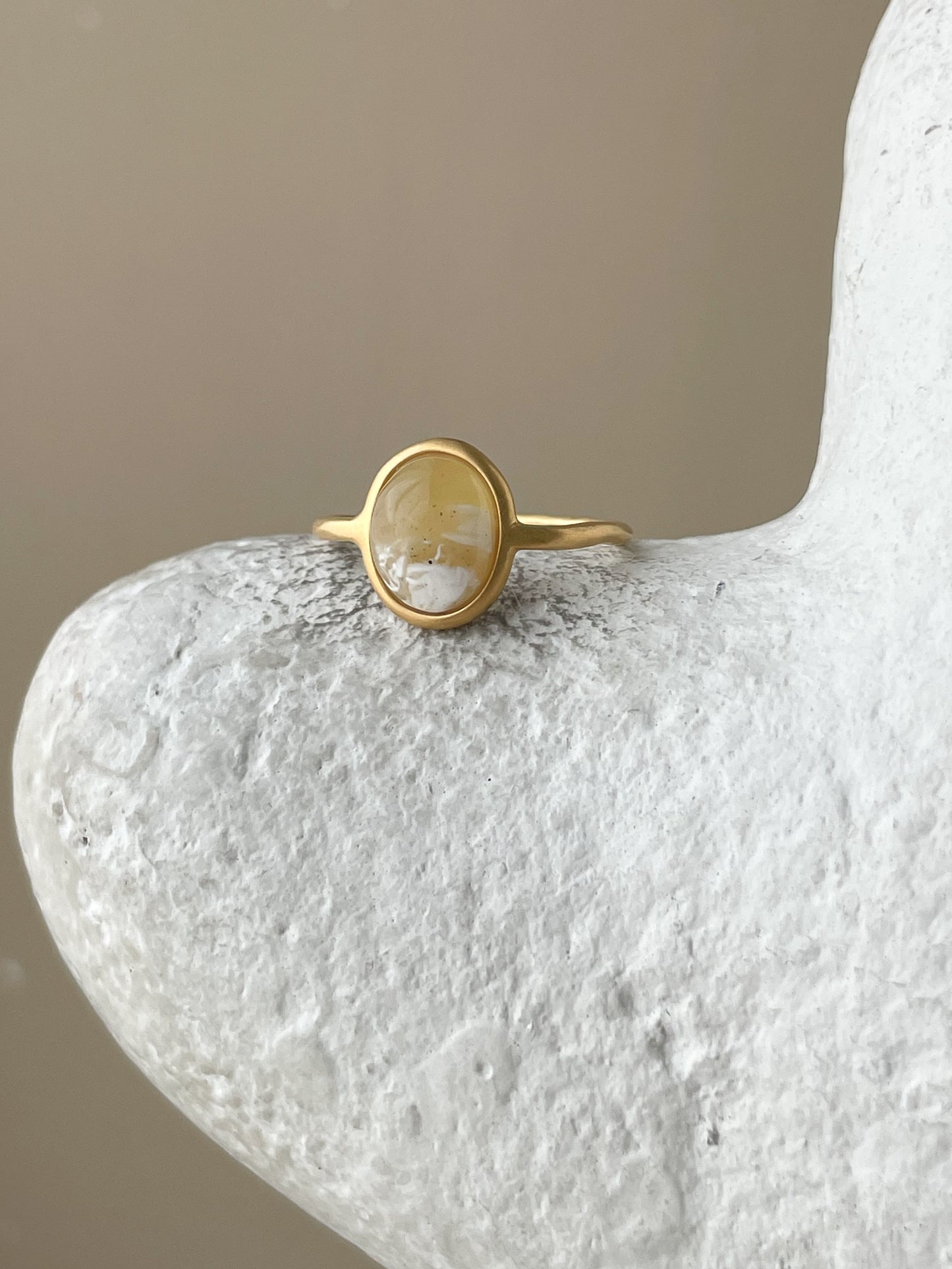 Butterscotch amber ring - Gold plated silver - Thin style collection - Size