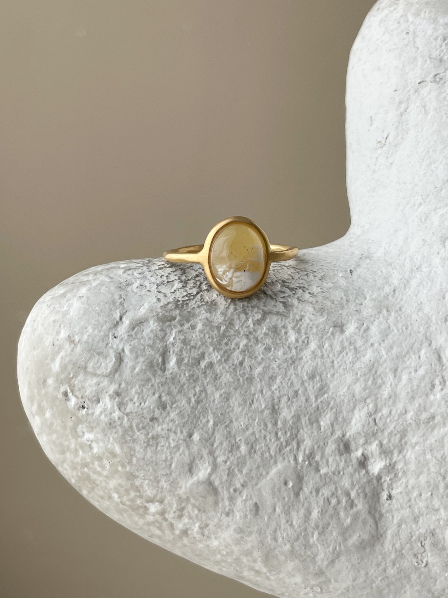 Butterscotch amber ring - Gold plated silver - Thin style collection - Size