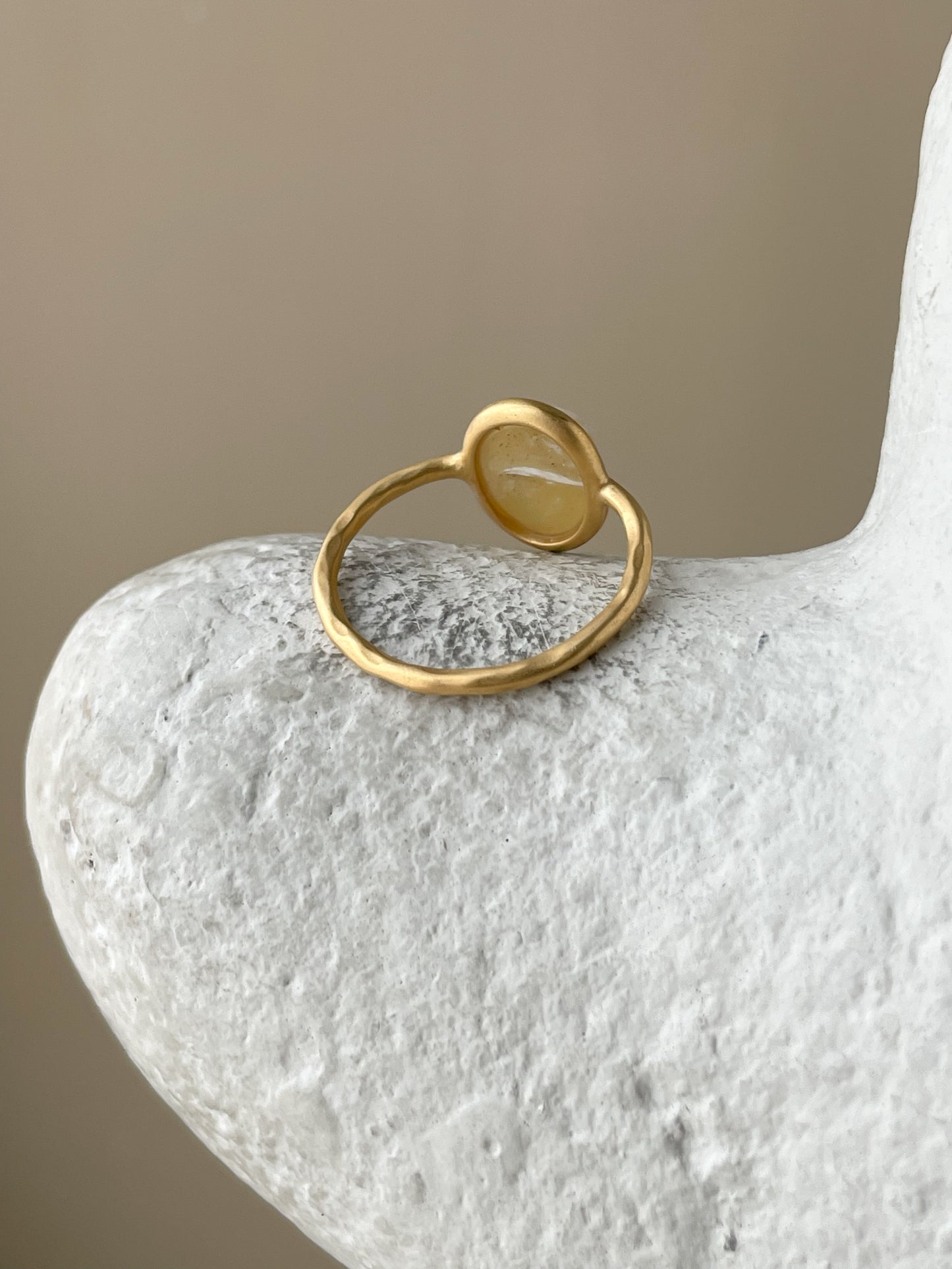 Butterscotch amber ring - Gold plated silver - Thin style collection - Size