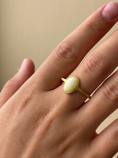 White amber ring - Gold plated silver - Thin style collection - Size 10