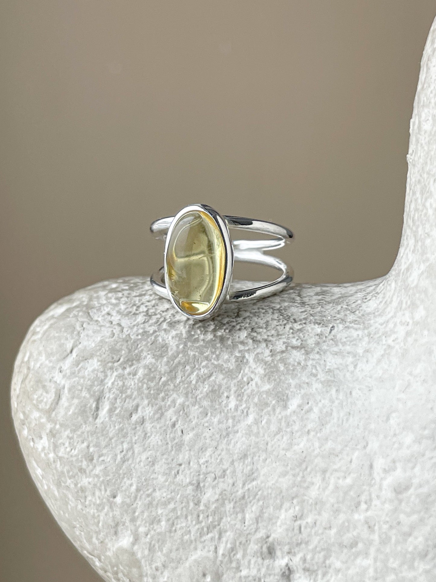 Lemon amber ring - Sterling silver - Handmade ring collection - Size 5 1/2