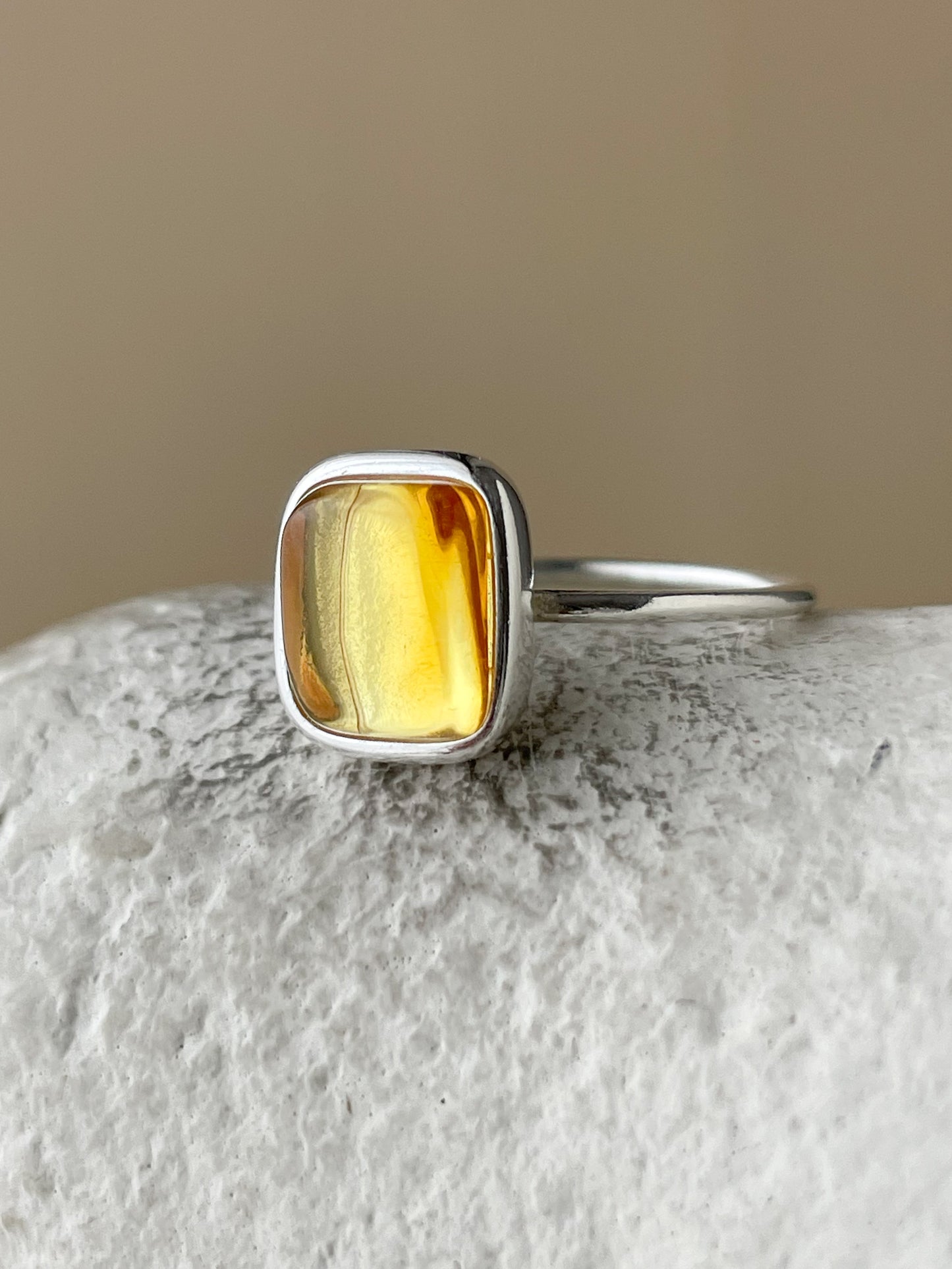 Honey amber ring - Sterling silver - Thin style collection - Size 8 1/4