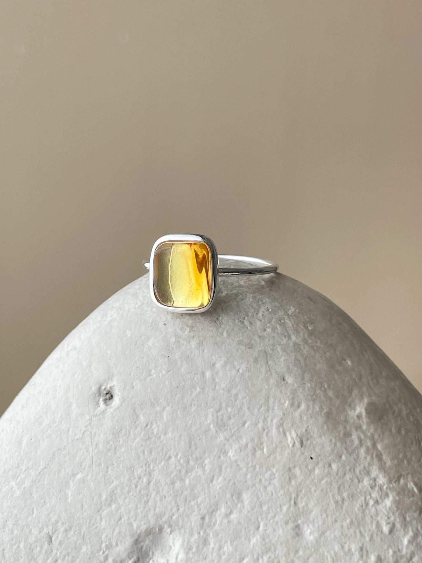 Honey amber ring - Sterling silver - Thin style collection - Size 8 1/4