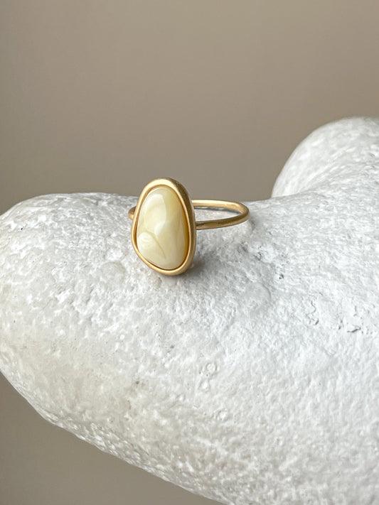 Butterscotch amber ring - Gold plated silver - Thin ring collection - Size 7