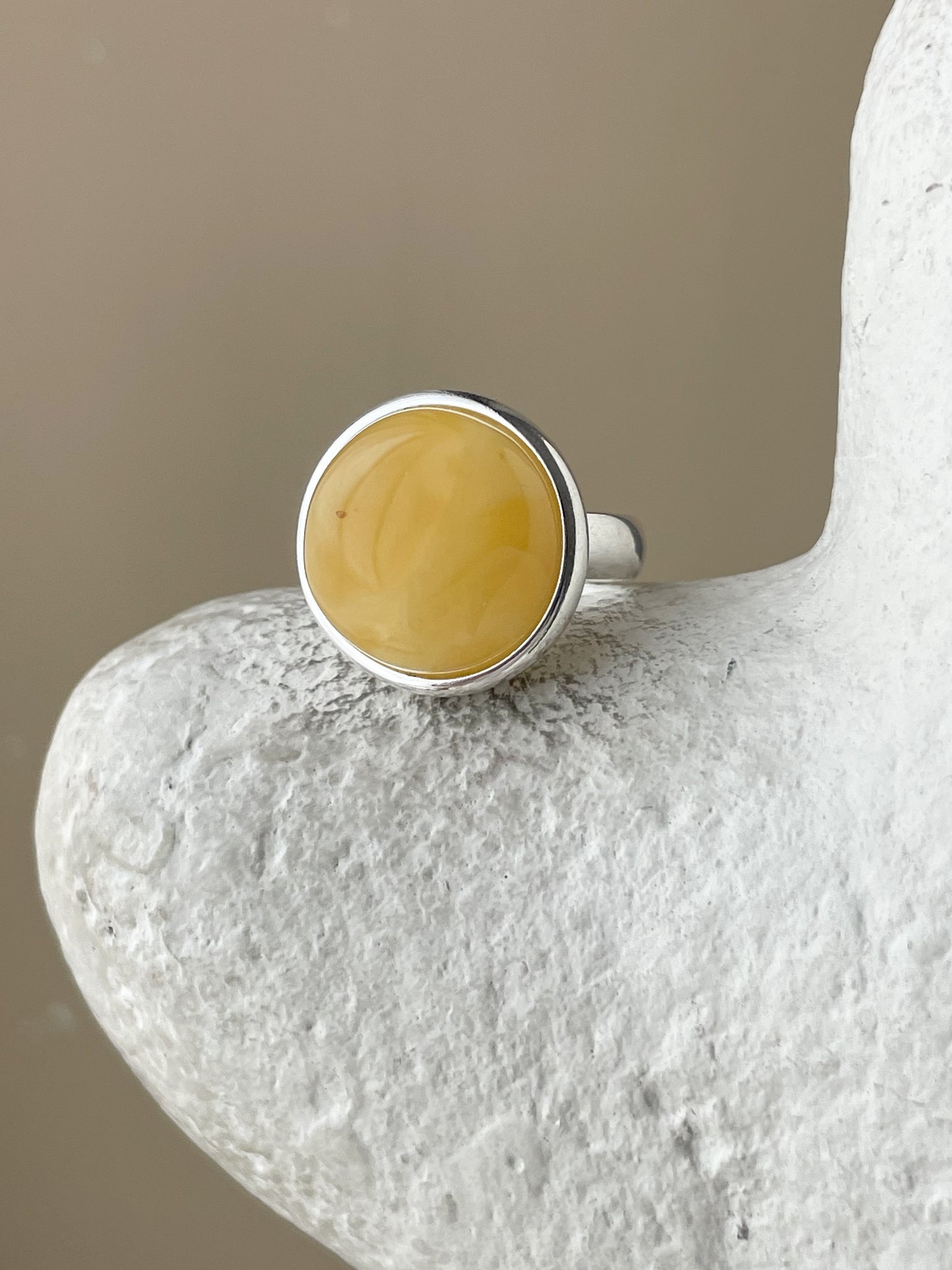 Butterscotch amber ring - Sterling silver - Large ring collection - Size 8