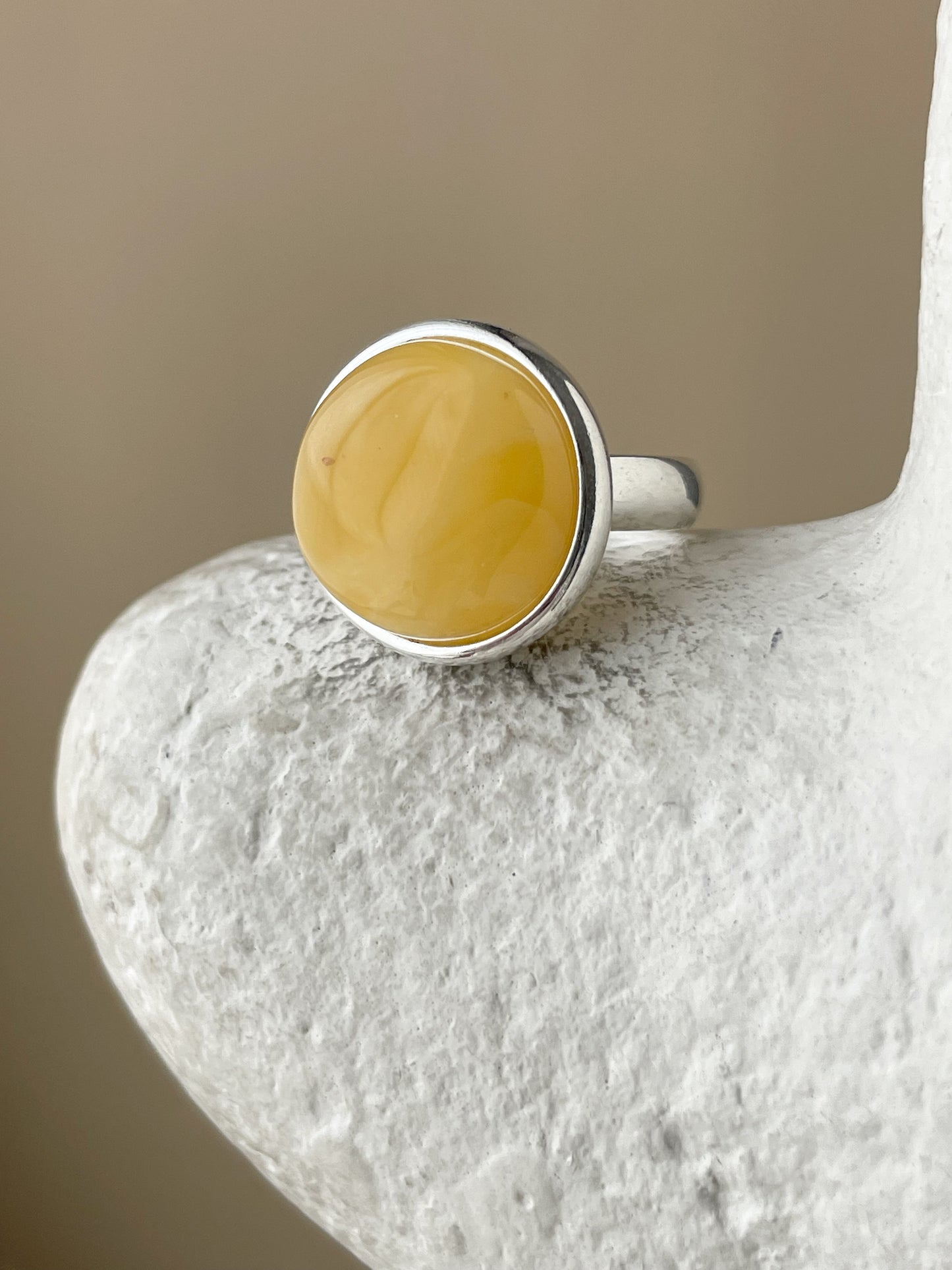 Butterscotch amber ring - Sterling silver - Large ring collection - Size 8