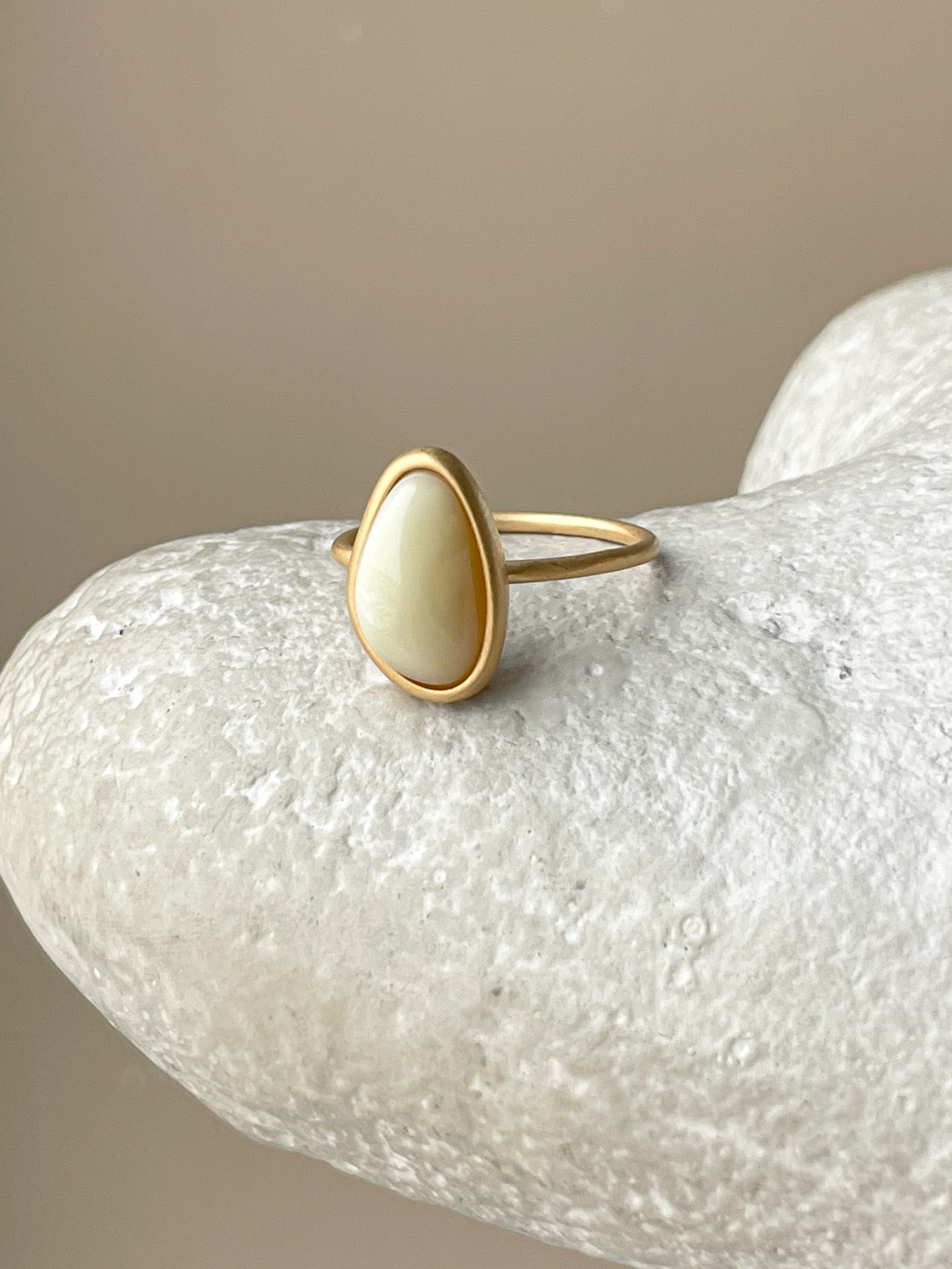 White amber ring - Gold plated silver - Thin ring collection