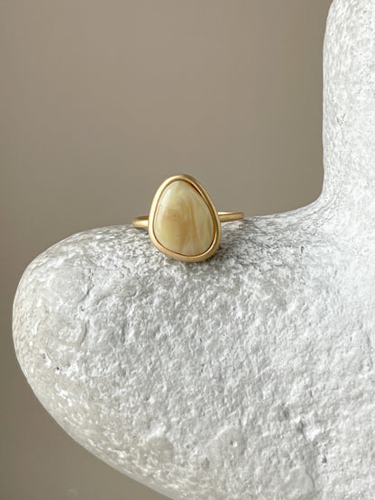 Butterscotch amber ring - Gold plated silver - Thin ring collection - Size 6 1/2