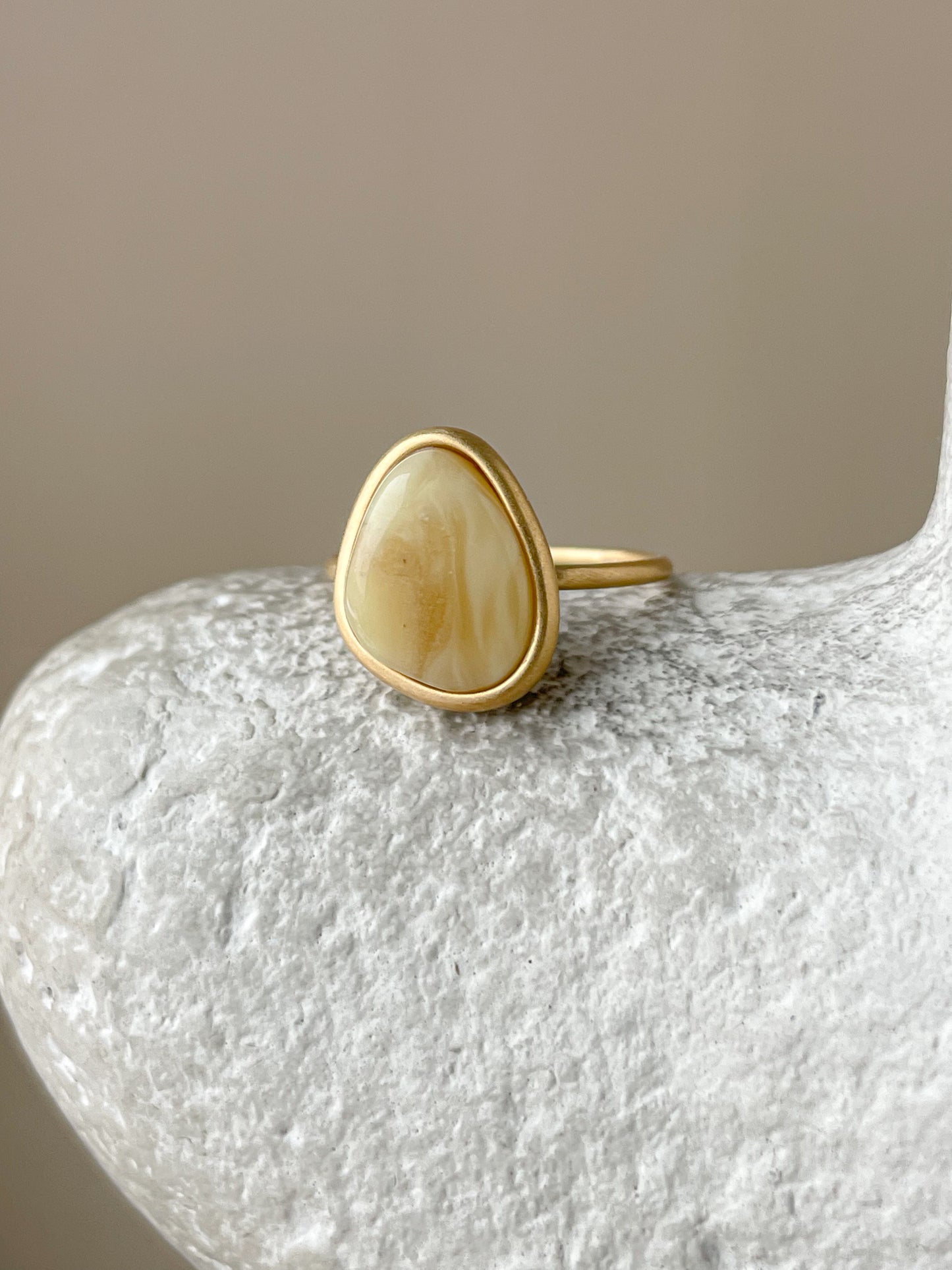 Butterscotch amber ring - Gold plated silver - Thin ring collection - Size 6 1/2