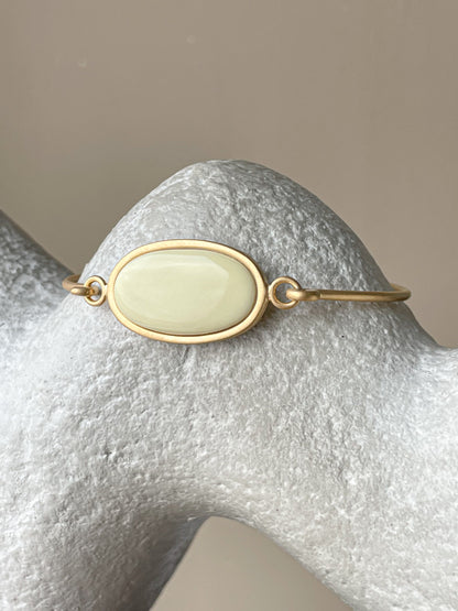 White amber bangle bracelet - gold plated silver, size 7