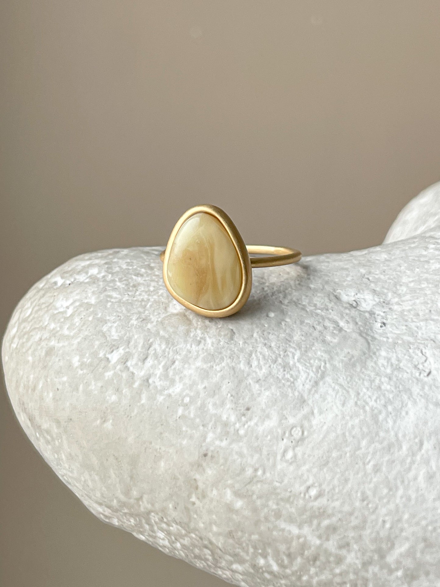 Butterscotch amber ring - Gold plated silver - Thin ring collection