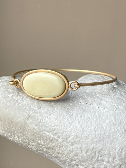 White amber bangle bracelet - gold plated silver, size 7