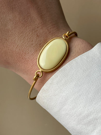 White amber bangle bracelet - gold plated silver, size 7