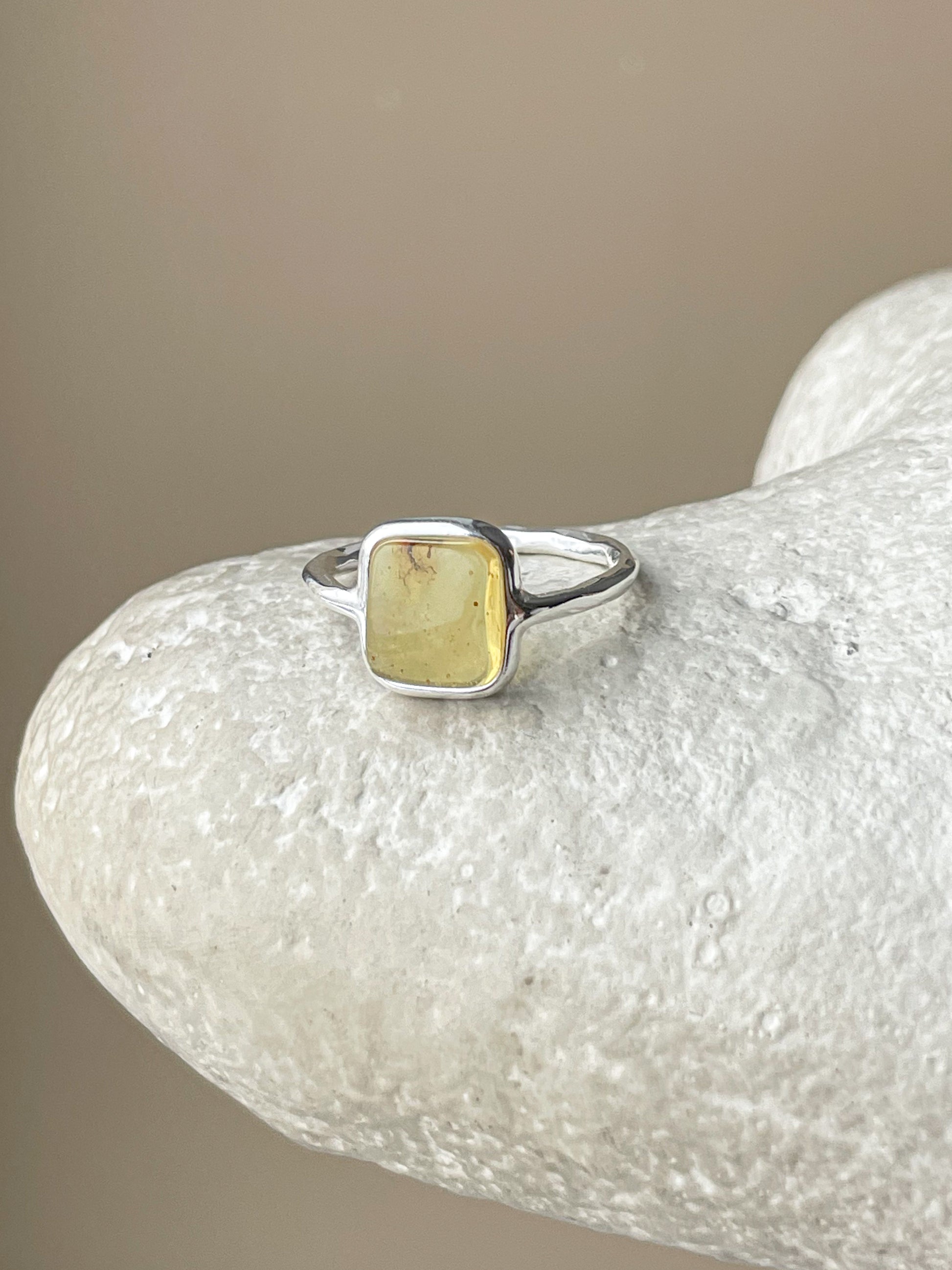 Lemon amber ring - Sterling silver - Thin ring collection - Size 7