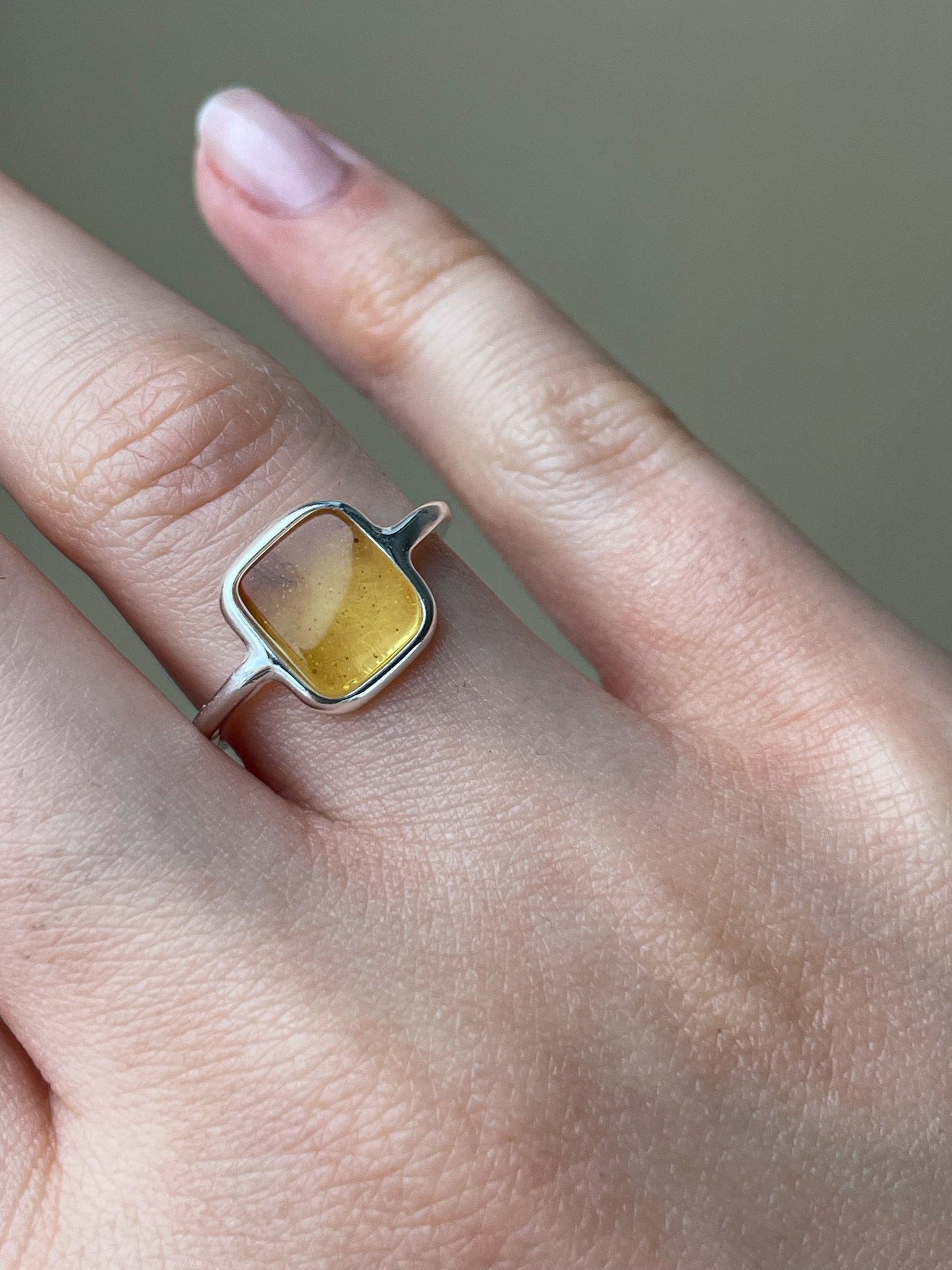 Lemon amber ring - Sterling silver - Thin ring collection - Size 7