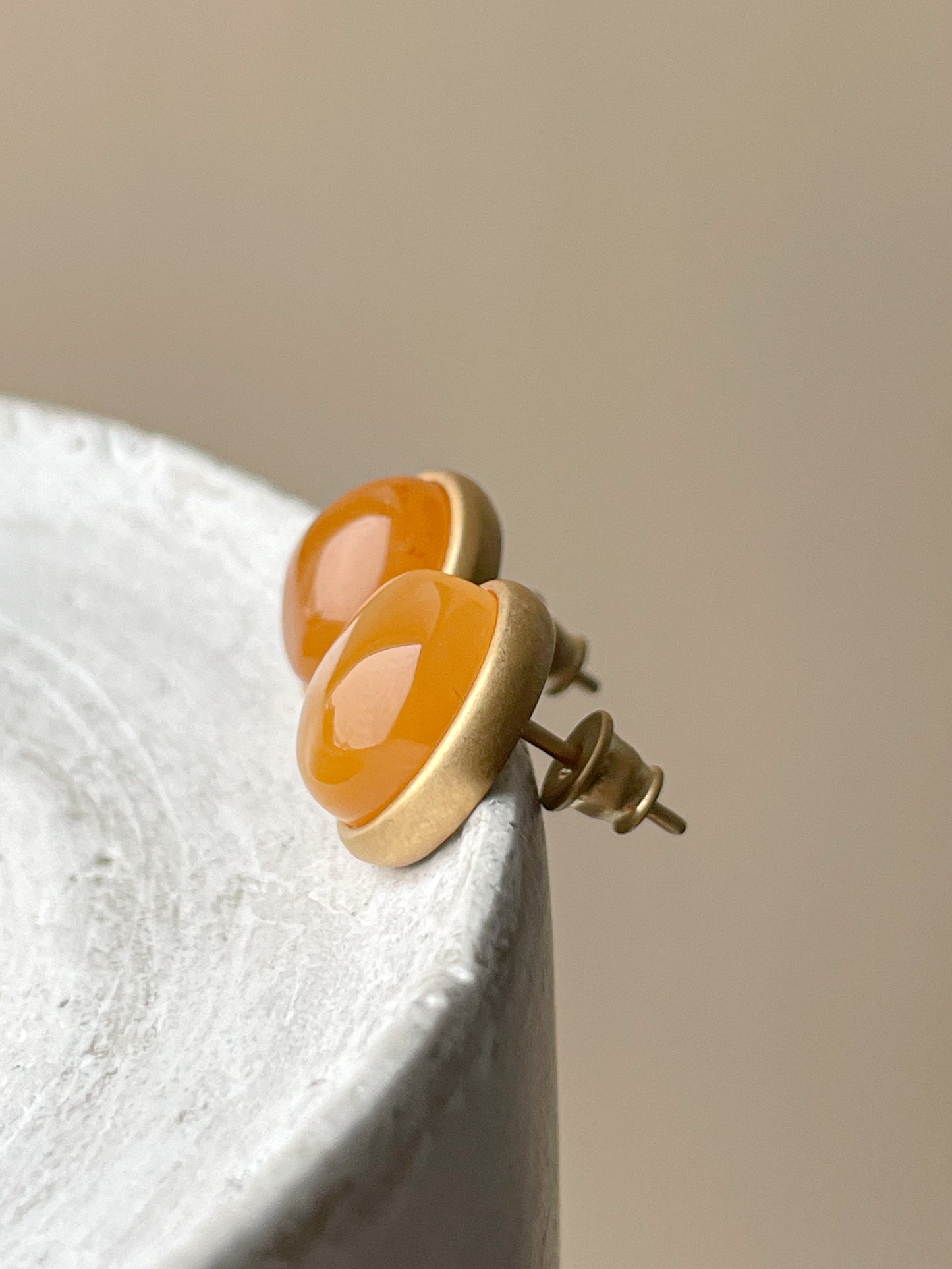 Butterscotch amber stud earrings - Gold plated - Classic earring collection